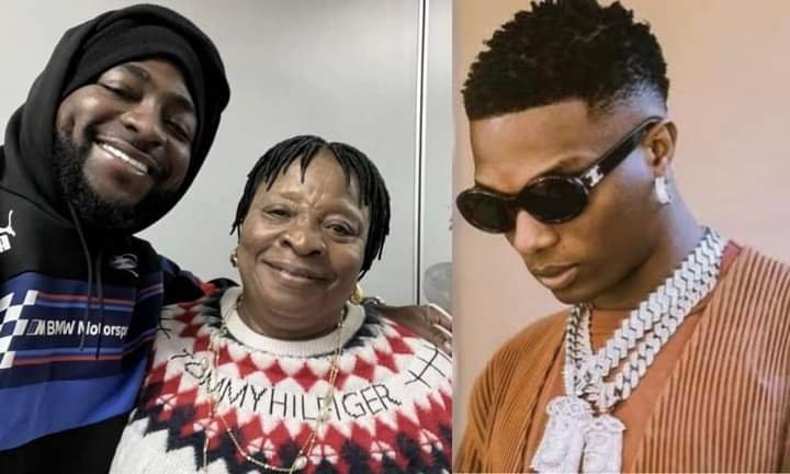 NIGERIANS REACT AS SINGER DAVIDO POSES WITH WIZKID'S MOTHER, CARRIES HER HANDBAG AT THE AIRPORT 