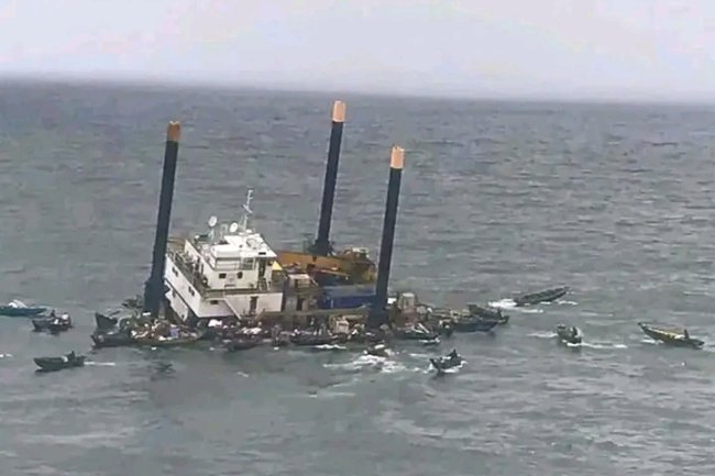 ONE DEAD AS JACK-UP BARGE SINKS IN ESCRAVOS