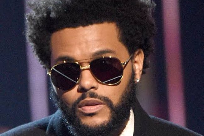 THE WEEKND LOSES HIS VOICE TWO SONGS INTO HIS CONCERT 