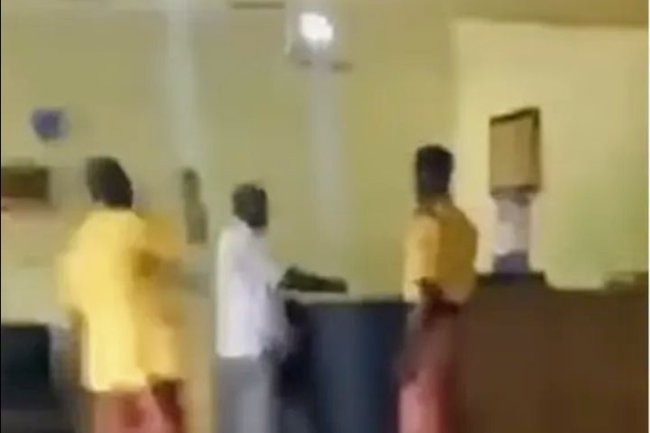 LAUTECH GRADUATE STORMS SCHOOL, REQUESTS REFUND OF SCHOOL FEES AS HE COULDN'T SECURE A JOB WITH CERTIFICATE