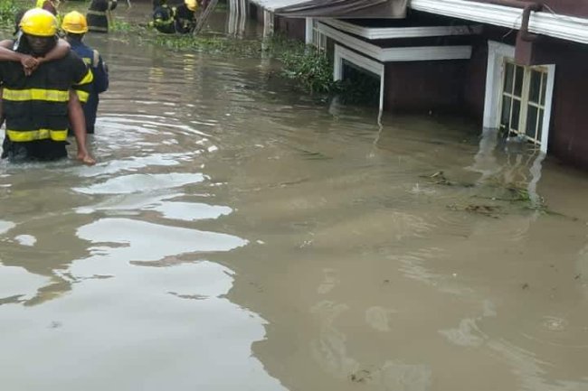 VICTIMS RESCUED AS LAGOS BUILDING SINKS