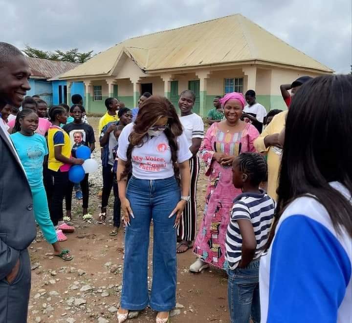 ACTRESS TONTO DIKEH OFFERS SCHOLARSHIP TO 1000 NIGERIAN STUDENTS