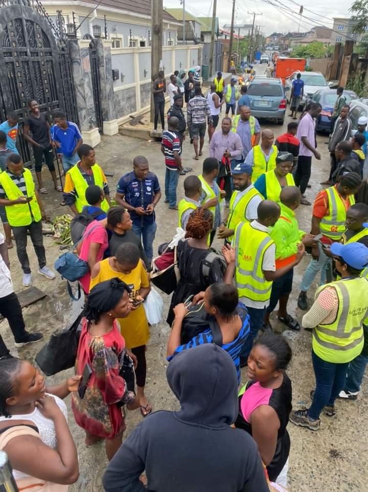 VICTIMS RESCUED AS LAGOS BUILDING SINKS