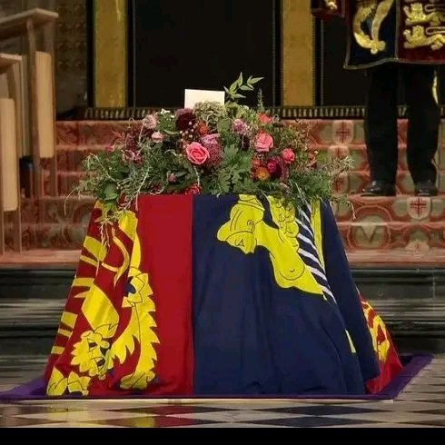 QUEEN'S COFFIN LOWERED INTO ST GEORGE'S CHAPEL VAULT TO LIE BESIDE HER BELOVED PHILIP AND PARENTS