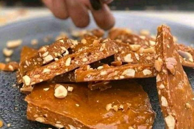 HOW TO MAKE GROUNDNUT (PEANUT) CAKE