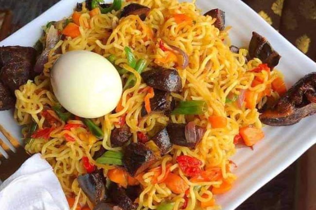 NOODLES WITH VEGGIES, BEEF AND BOILED EGGS
