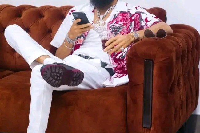 DO YOU KNOW THAT NO AMOUNT OF MONEY CAN MAKE PHYNO TO SHAVE HIS BEARD?