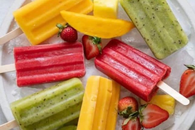 HOW TO MAKE FRUIT POPSICLES