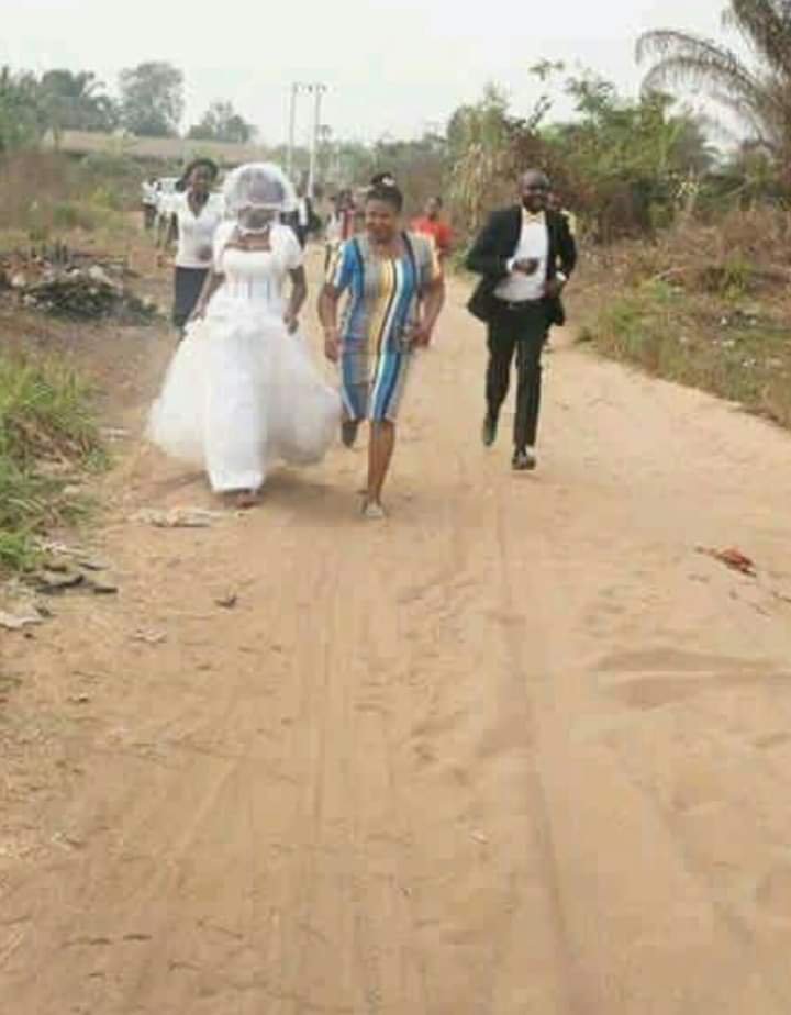 DRAMA AS WOMAN RUNS AWAY FROM HER WEDDING VENUE AFTER REALISING THAT HER HUSBAND-TO-BE IS NOT A CHEVRON STAFF