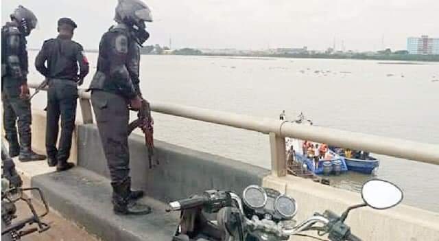 NIGERIAN MAN COMMITS SUICIDE AFTER JUMPING INTO LAGOS LAGOON OVER STEALING ALLEGATIONS 