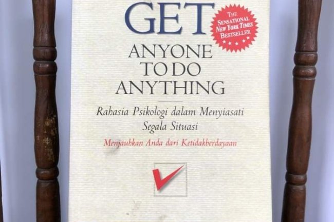 8 POWERFUL LAWS FROM THE BOOK " GET ANYONE TO DO ANYTHING"