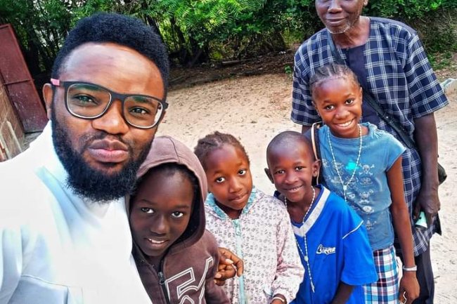 THE GAMBIA: SMILING COAST OF AFRICA 