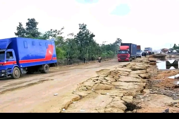 SETRACO CONSTRUCTION COMPANY BEGIN WORKING ON THE BAD PART OF EAST-WEST ROAD