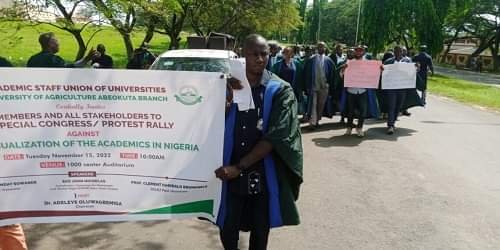 HALF PAY: FUNAAB LECTURERS STAGE A PROTEST 