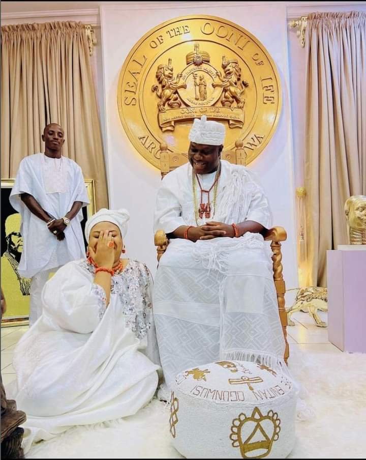 NKECHI BLESSING MEETS OONI OF IFE