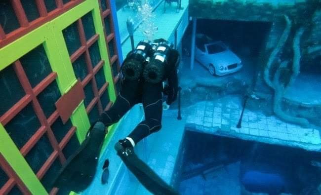 AMAZING INFRASTRUCTURE: MEET THE WORLD'S DEEPEST SWIMMING POOL, THE DEEP DIVE DUBAI WITH AN UNDERWATER CITY BUILT IN IT 