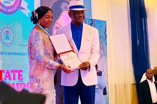 GOVERNOR WIKE GIVES HIS WIFE AN AWARD