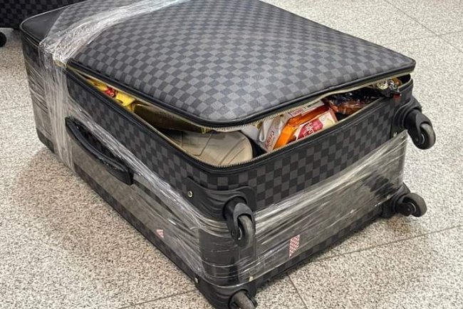 RETURNEE ACCUSES AIRPORT STAFF OF THEFT, DAMAGING LUGGAGE 