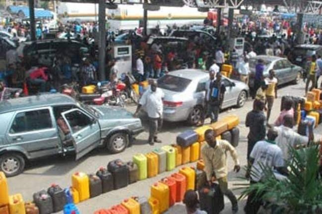 MOTORIST COLLAPSE, DIES IN FUEL QUEUE IN OYO STATE