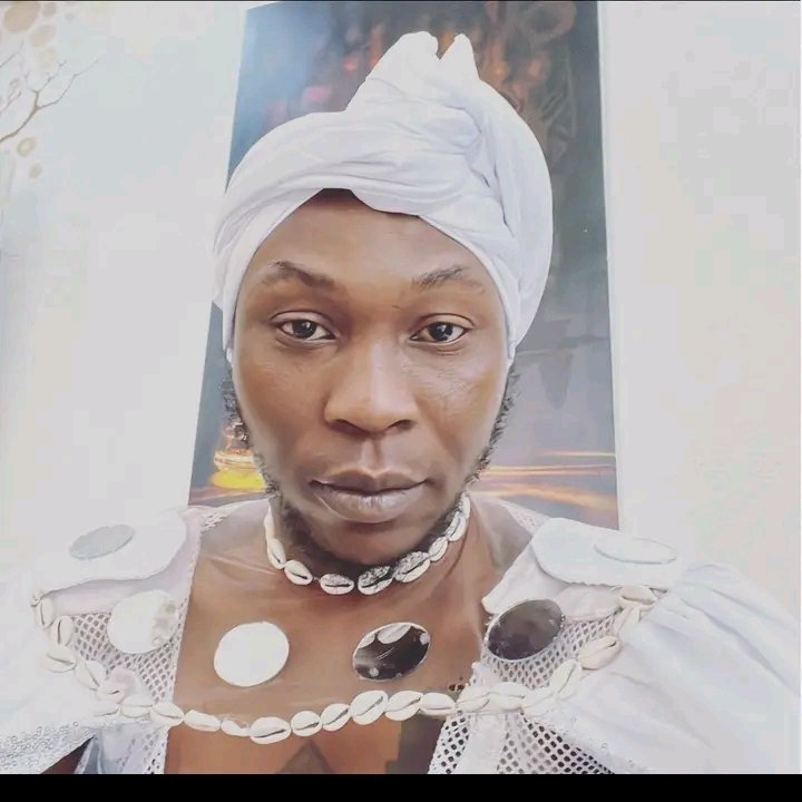 SEUN KUTI DRESSES LIKE WOMAN FOR BIRTHDAY SHOOT