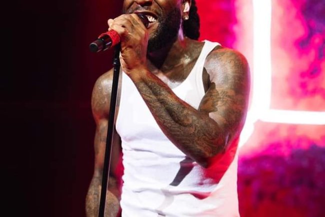 “UNPROGRESSIVE FOOLS, GOD PUNISH UNA“, BURNA BOY CURSE FANS 