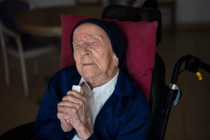 VERIFIED SUPERCENTENARIANS AND REASONS WOMEN OUTLIVE MEN 