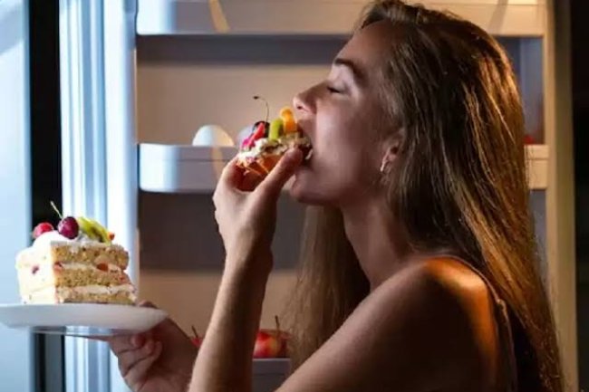 5 Effects of Eating Late At Night: No 3 will shock you!