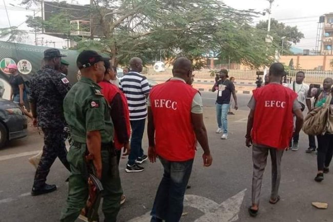PHOTOS: EFCC ARRIVES TINUBU'S POLLING UNIT FOR INSPECTION 