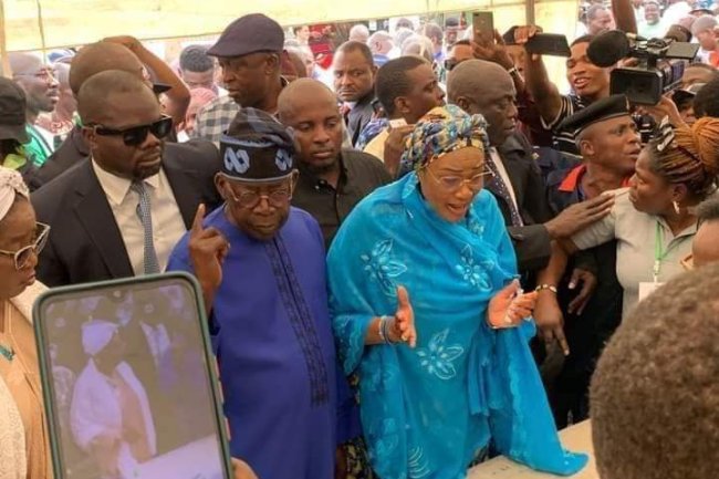 PHOTOS: TINUBU CASTS HIS VOTE IN LAGOS STATE