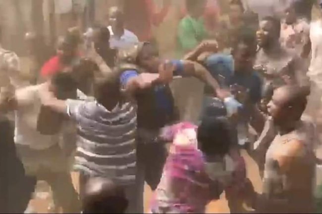 BREAKING; ANGRY MOB BEATS CORPS MEMBER TO DEATH IN NIGERIA, FOR LOCKING SELF IN ROOM, PUTTING THUMBPRINT ON BALLOT PAPERS FOR APC