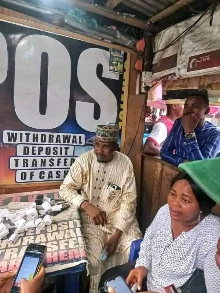 MEET MALLAM UMAR, THE ONLY FAITHFUL POS OPERATOR IN NIGERIA AT THE MOMENT AS HE CHARGES 200 TO GIVE 5,000 NAIRA 