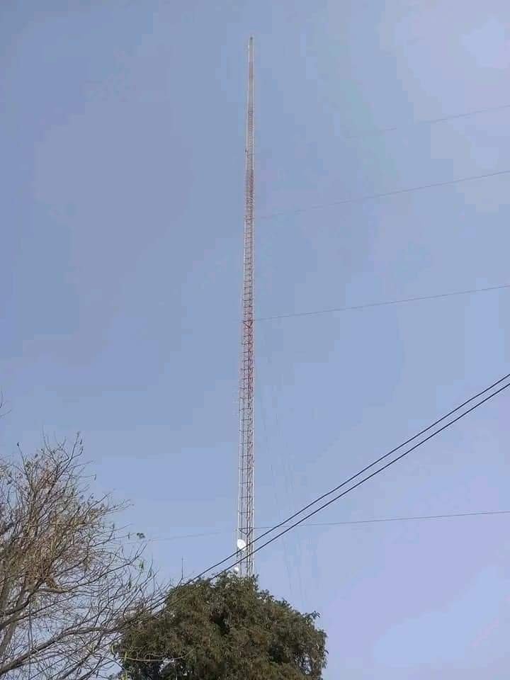 KANO STATE FIRE SERVICE ON WEDNESDAY RESCUED A 27-YEAR-OLD MAN THAT CLIMBED ONE VERY LONG ANTENNA BECAUSE OF N500,000 ‘MISS’ FROM HIS ACCOUNT