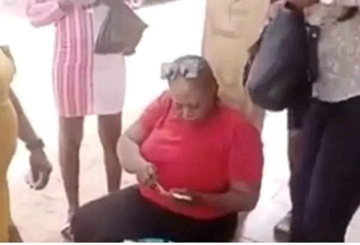 POLICE ARREST WOMAN SPOTTED IN VIRAL VIDEO EXTORTING MONEY FROM THOSE COLLECTING THEIR PVC IN ENUGU STATE  