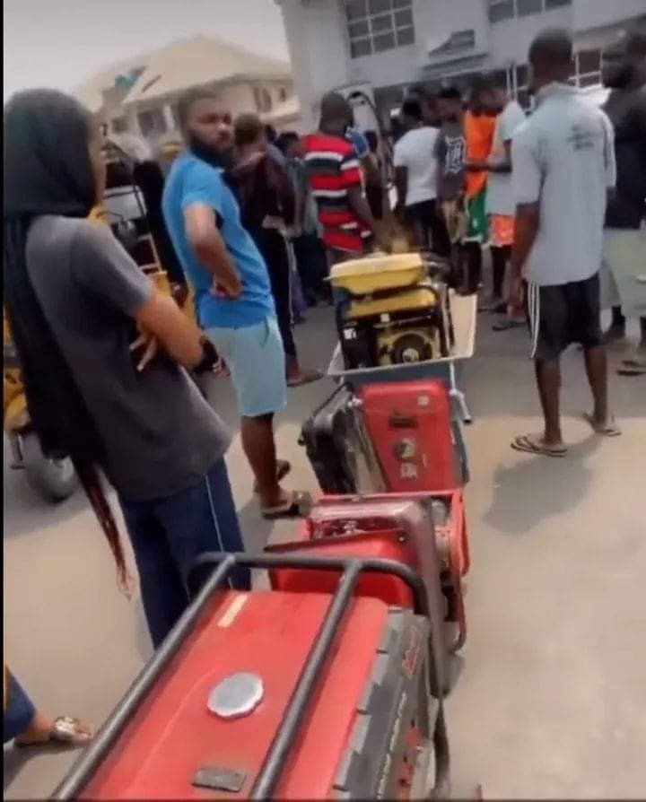 FUEL SCARCITY: NIGERIANS QUEUE AT FILLING STATION WITH GENERATORS