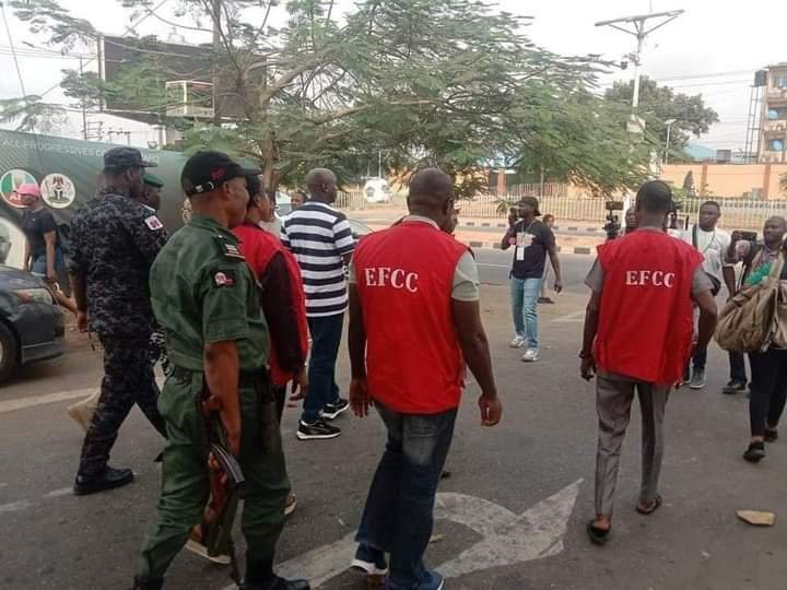 PHOTOS: EFCC ARRIVES TINUBU'S POLLING UNIT FOR INSPECTION 