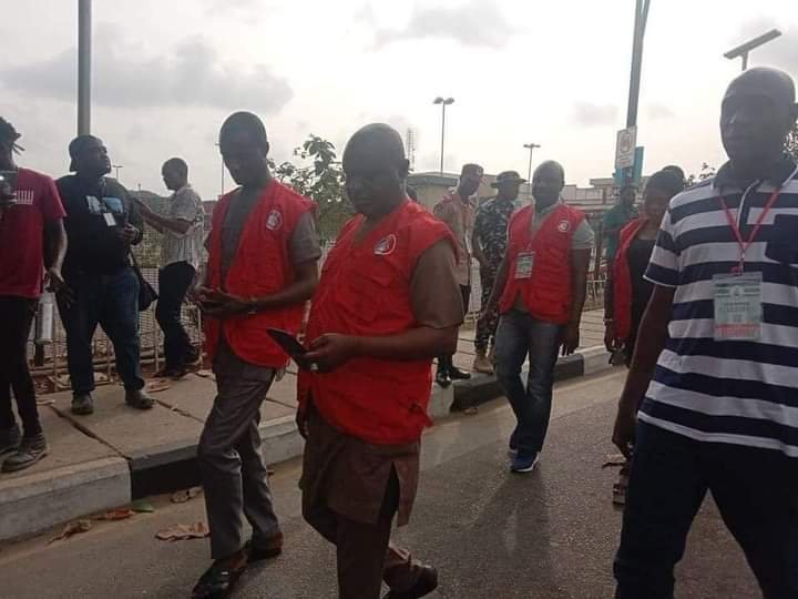 PHOTOS: EFCC ARRIVES TINUBU'S POLLING UNIT FOR INSPECTION 