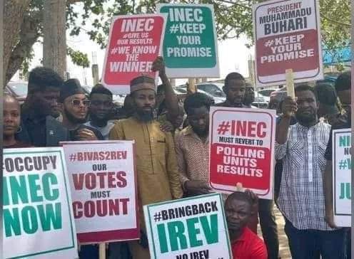 BREAKING: YOUTHS PROTEST AT THE NATIONAL COLLATION CENTRE, ABUJA 