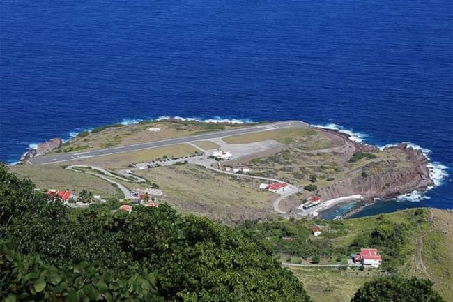 JUANCHO YRAUSQUIN AIRPORT, THE SMALLEST IN THE WORLD 