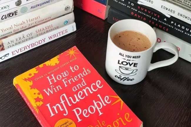 10 LESSONS FROM 'HOW TO WIN FRIENDS AND INFLUENCE PEOPLE BY DALE CARNEGIE'