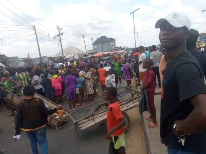 PHOTOS: BAYELSA RESIDENTS PROTEST REJECTION OF OLD N500, N1,000 NOTES