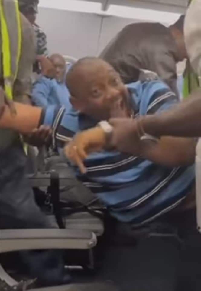 “OBIDIENTS!, TINUBU CAN’T BE SWORN IN AS PRESIDENT” — MAN KICKED OFF A PLANE FOR ALLEGEDLY ATTEMPTING TO HIJACK AN ABUJA-LAGOS FLIGHT 