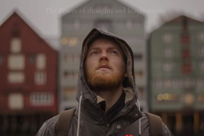 HOW DOES A STRONG VISION HELP IN ACHIEVING SUCCESS?