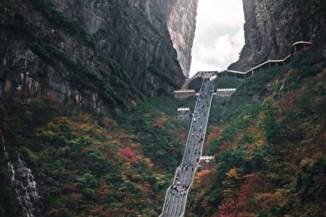 AMAZING INFRASTRUCTURE: CHINA'S HEAVEN'S GATE MOUNTAIN AND ITS CAPTIVATING SIGHTS