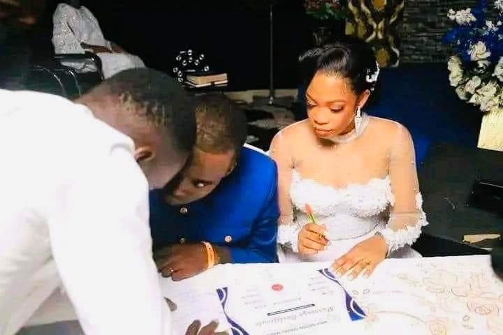 OGA, THIS THING WEY I DEY SIGN, I HOPE SAY E NOR GO AFFECT MY PROPERTY O? - MAN ASK HIS CONSULTANT DURING COURT MARRIAGE