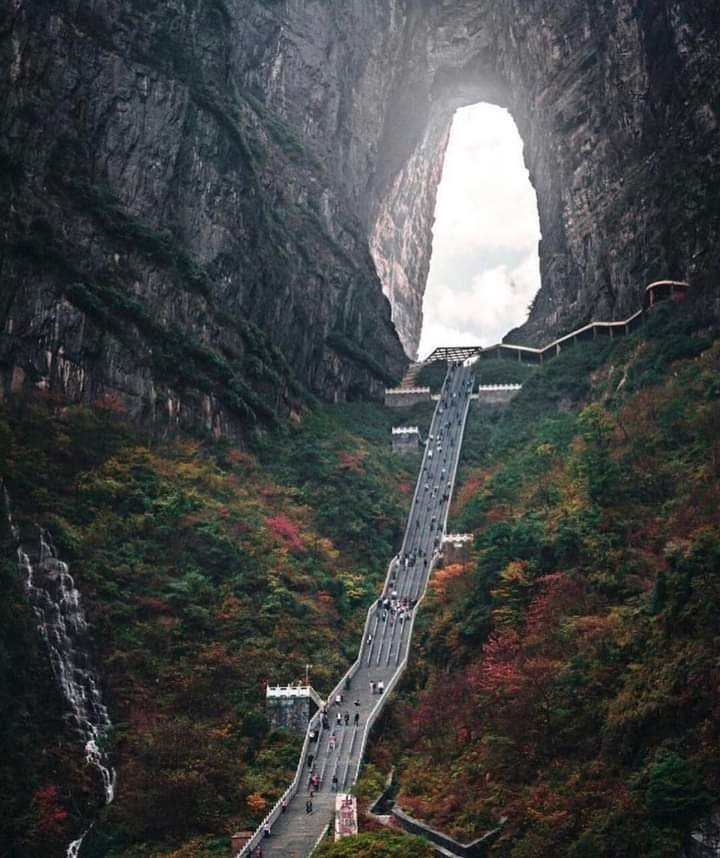 AMAZING INFRASTRUCTURE: CHINA'S HEAVEN'S GATE MOUNTAIN AND ITS CAPTIVATING SIGHTS