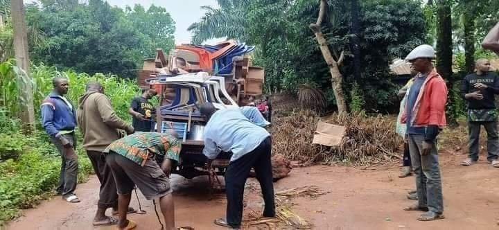 PHOTOS: WOMAN BANISHED FROM ENUGU COMMUNITY FOR ALLEGEDLY CHEATING ON Her HUSBAND