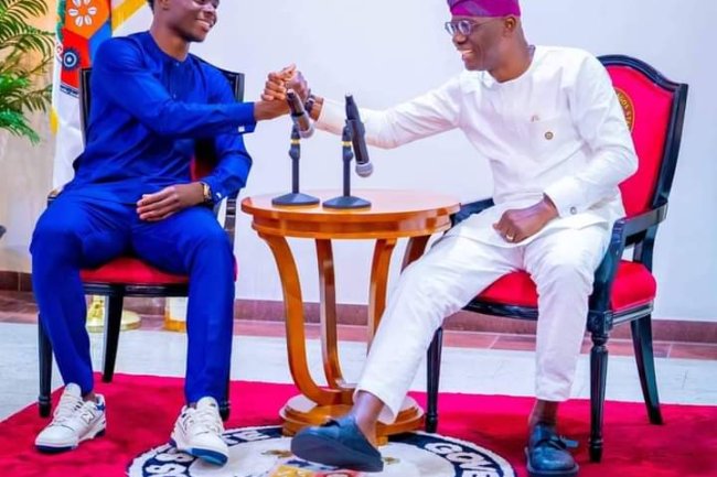 PHOTOS: SANWO-OLU HOSTS ARSENAL STAR, BUKAYO SAKA; GETS SIGNED JERSEY