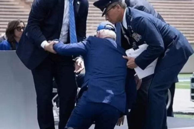 U.S PRESIDENT, BIDEN FALLS AT AIR FORCE ACADEMY GRADUATION