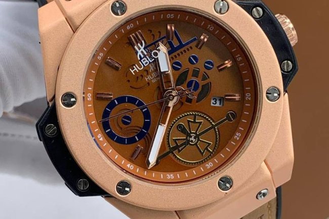 GET YOUR SUN GLASSES & SMART WATCHES ON OUR FASHION WEEK