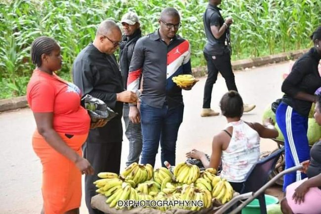 IN PICTURES: PETER OBI PATRONISES ROAD SIDE FRUIT SELLER AT PARK AVENUE, GRA, ENUGU